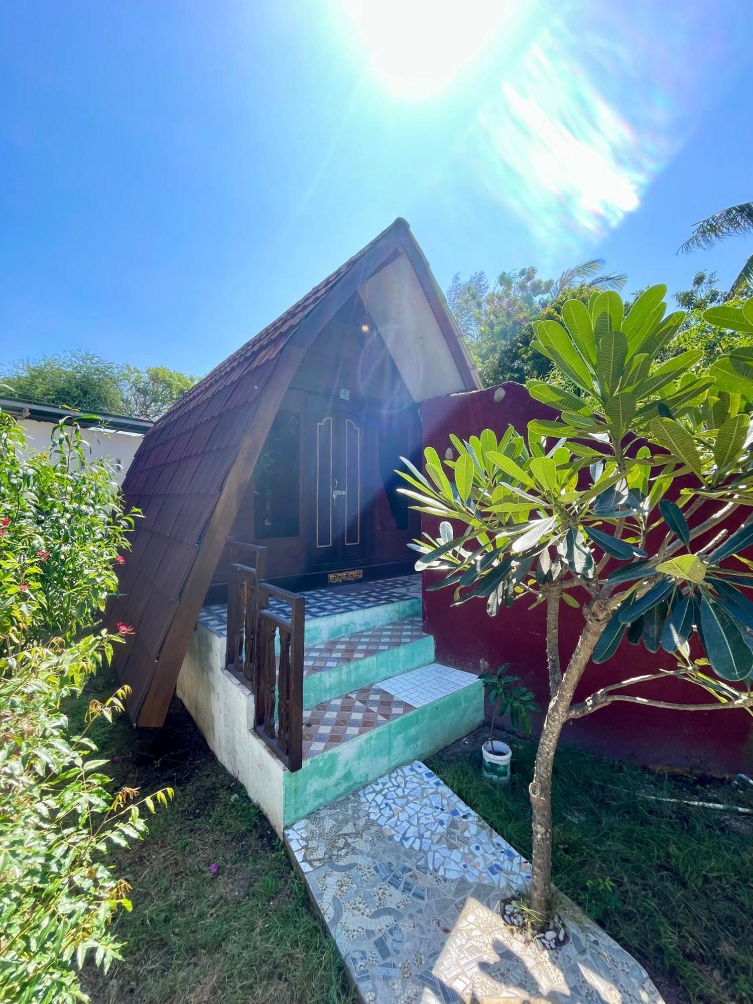 Hotel The Exile Sunsetpoint Gili Trawangan Exterior foto